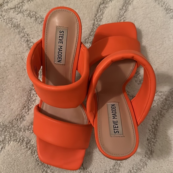 Worn once acrylic Steve Madden heel - Picture 4 of 4